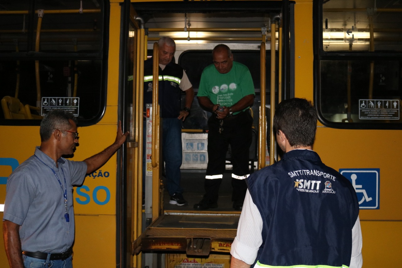 SMTT dá continuidade à fiscalização dos ônibus do transporte público da capital - SMTT Aracaju